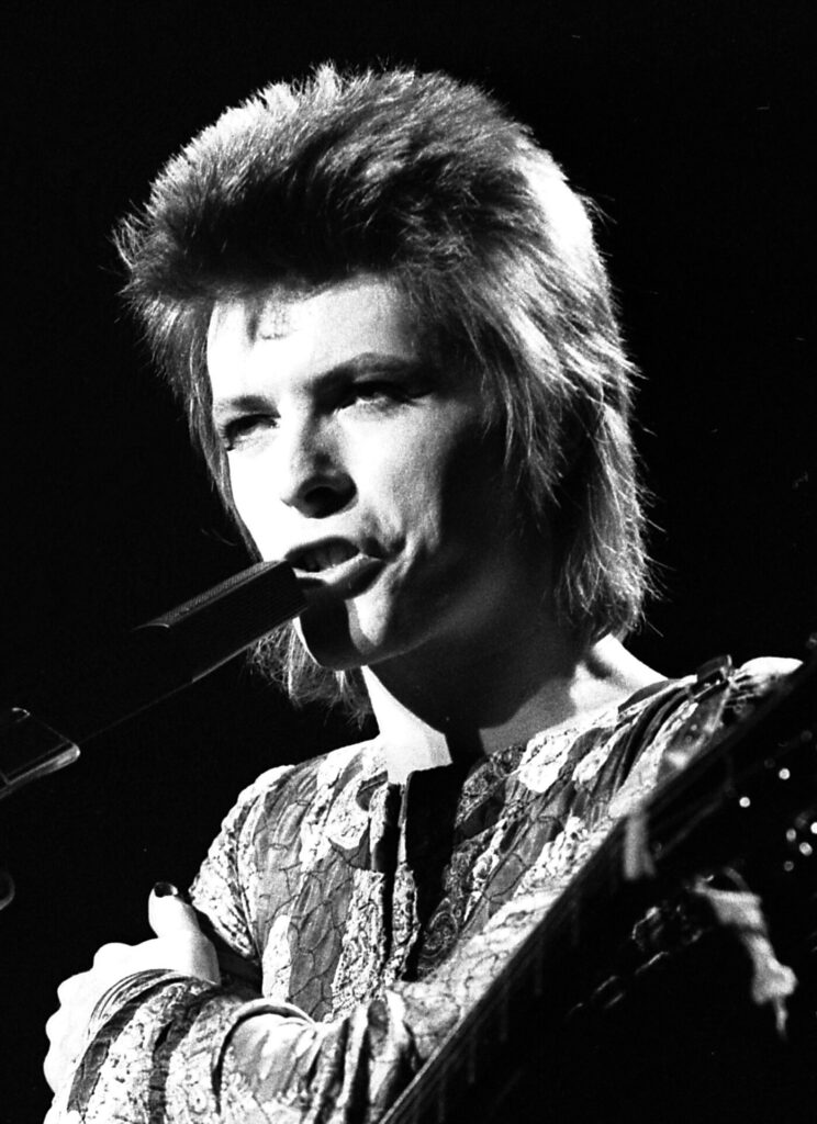 David Bowie sul palco nei panni di Ziggy Stardust, 1972